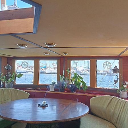 Bateau De Pirates Hotel Gruissan Exterior photo